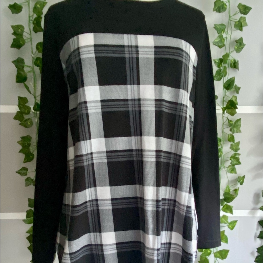 Black and White Plaid Women's Sweater